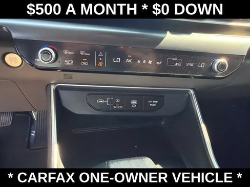 Used 2025 Kia Carnival LX FWD image 23