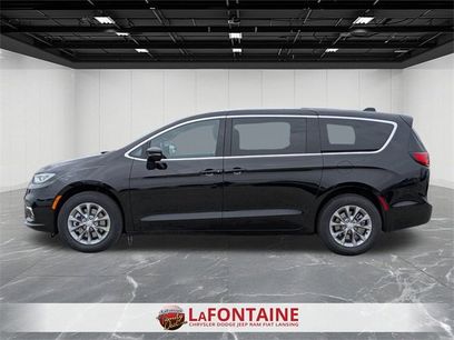 New 2026 Chrysler Pacifica Select