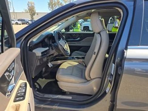 Used 2024 Lincoln Corsair Grand Touring AWD/4WD image 7