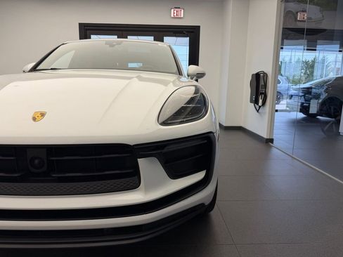Used 2026 Porsche Macan AWD/4WD image 25
