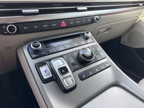 Used 2024 Hyundai Palisade Limited FWD image 14