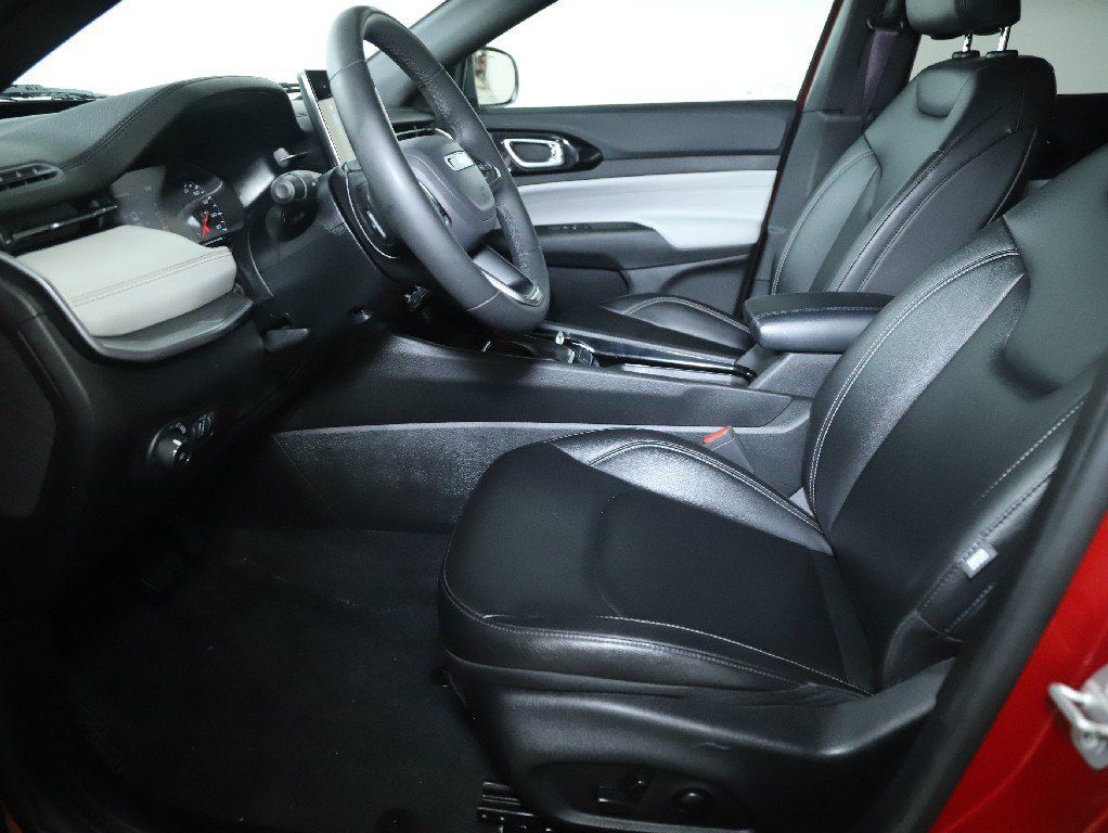 Used 2025 Jeep Compass Limited AWD/4WD image 18