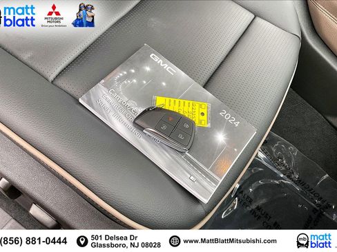 Used 2024 GMC Canyon Denali image 12