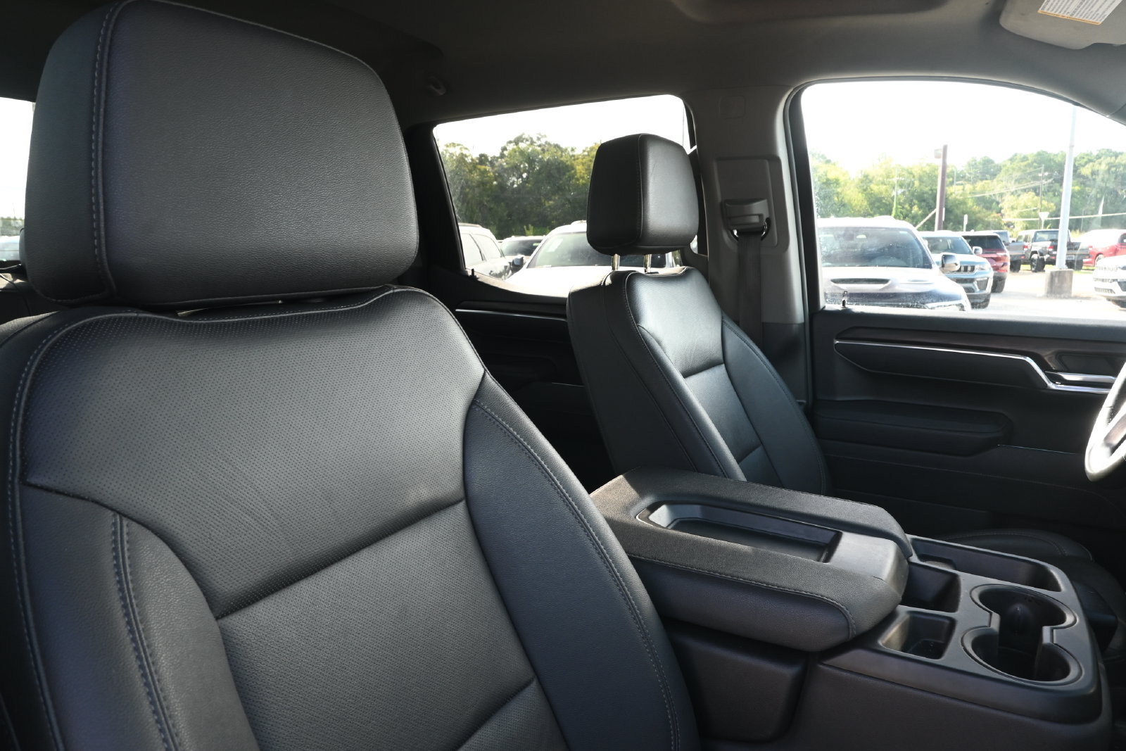 Used 2025 GMC Sierra 1500 SLT AWD/4WD image 26
