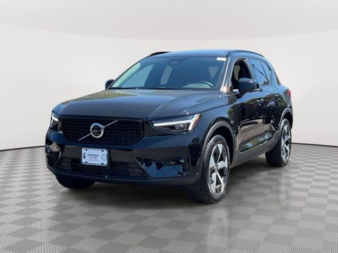 Used 2026 Volvo XC40 B5 Plus w/ Protection Package Premier AWD/4WD image 2