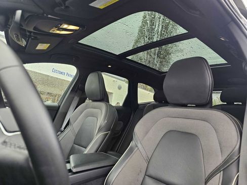 Used 2022 Volvo XC60 T8 R-Design w/ Advanced Package AWD/4WD image 23