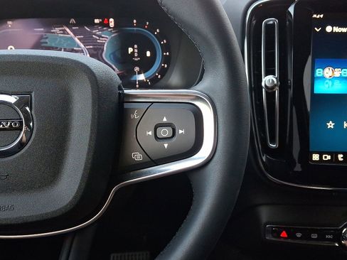 Certified 2024 Volvo XC40 B5 Core image 21