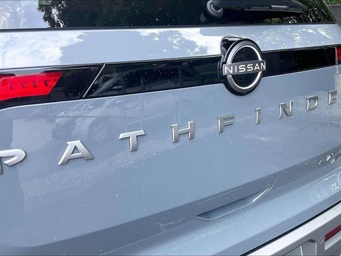 Used 2025 Nissan Pathfinder Platinum AWD/4WD image 32