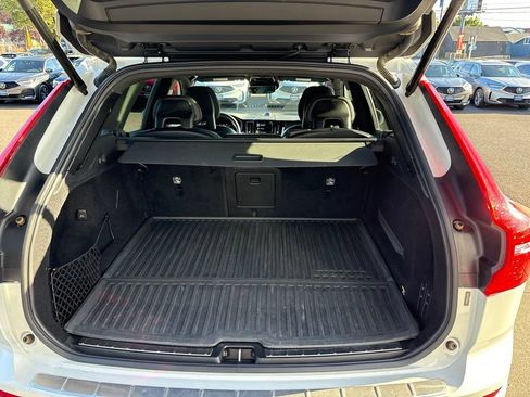 Used 2018 Volvo XC60 T8 R-Design w/ Convenience Package AWD/4WD image 30