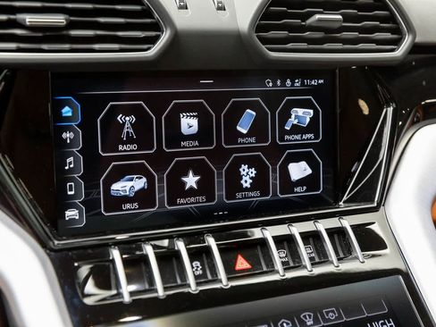 Used 2022 Lamborghini Urus image 41