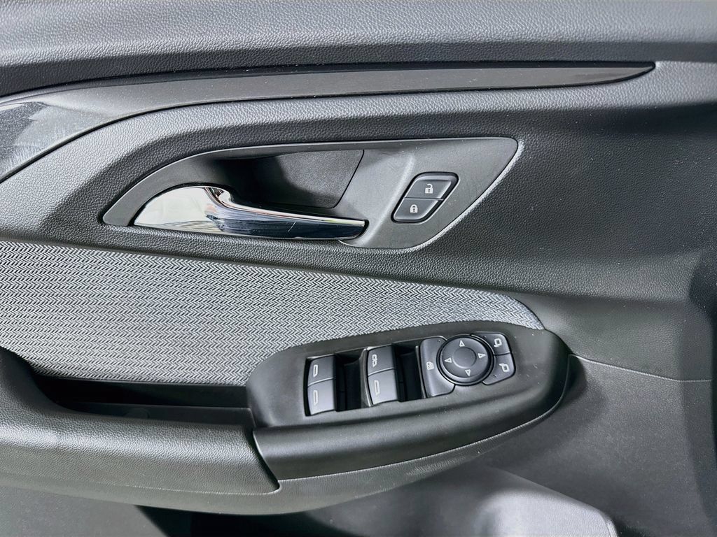 Used 2022 Chevrolet TrailBlazer LT FWD image 21