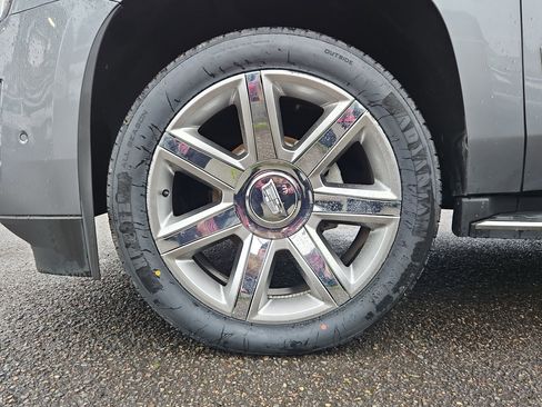 Used 2018 Cadillac Escalade Luxury image 34