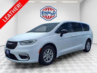 Used 2024 Chrysler Pacifica Touring-L