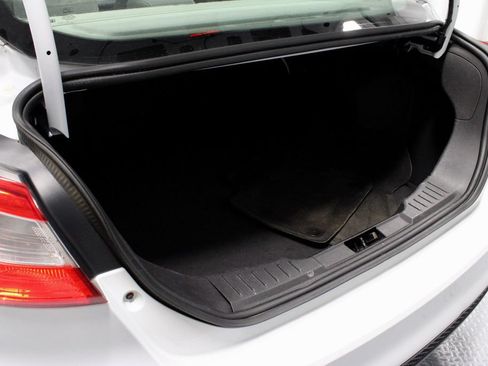 Used 2014 Ford Focus SE FWD image 12