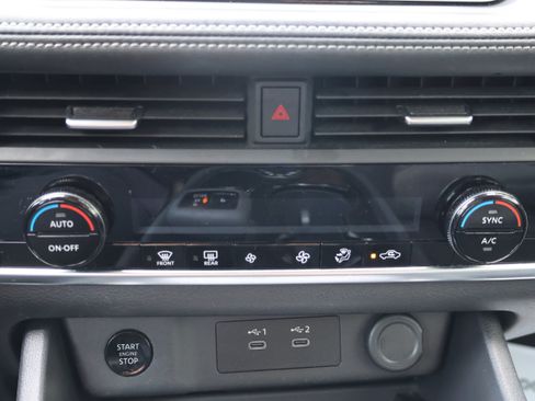 Used 2024 Nissan Rogue SV AWD/4WD image 33