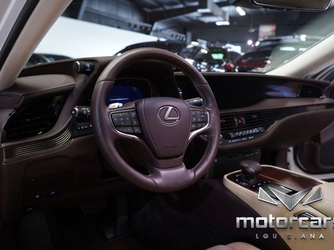 Used 2020 Lexus LS 500 w/ Accessory Package (Z2) image 27