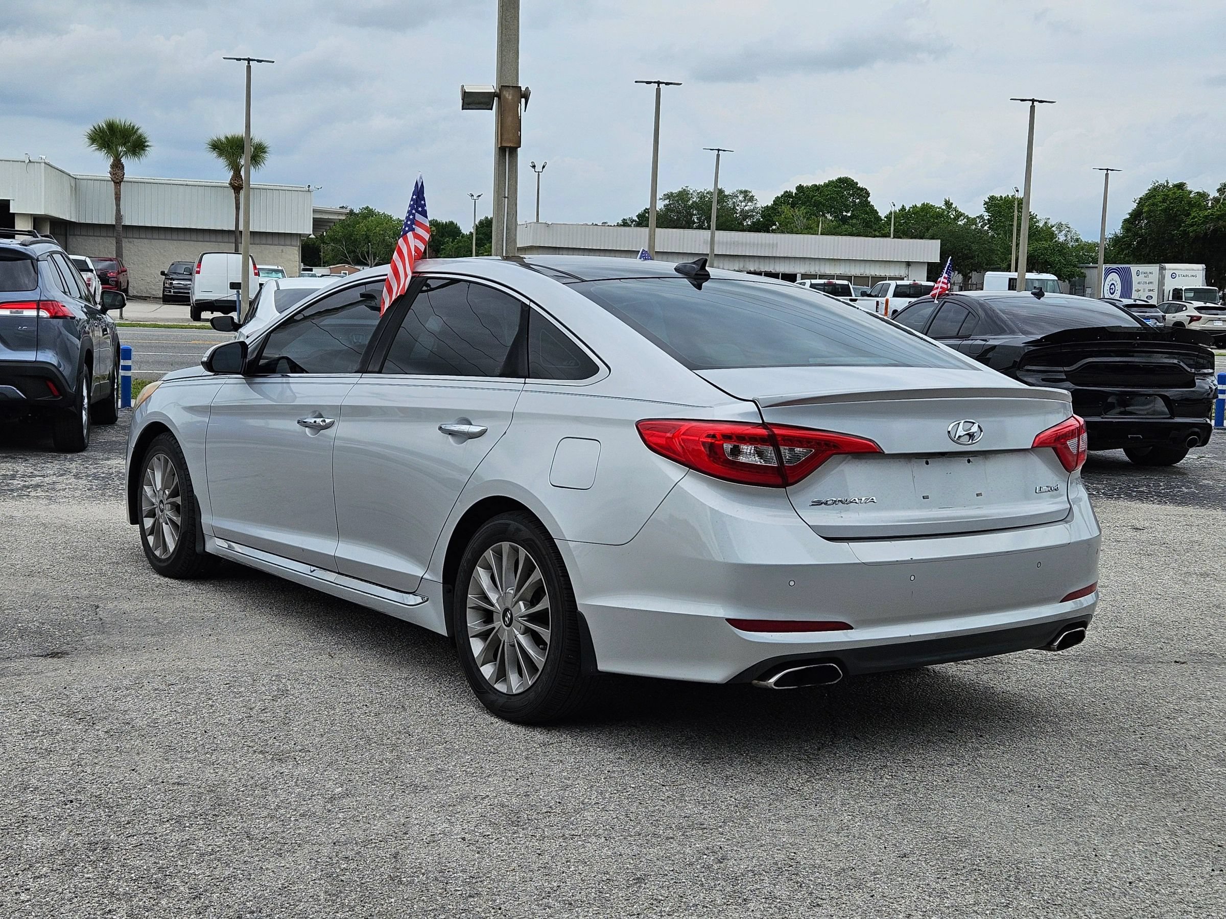 Used 2015 Hyundai Sonata Limited w/ Option Group 06 FWD image 5
