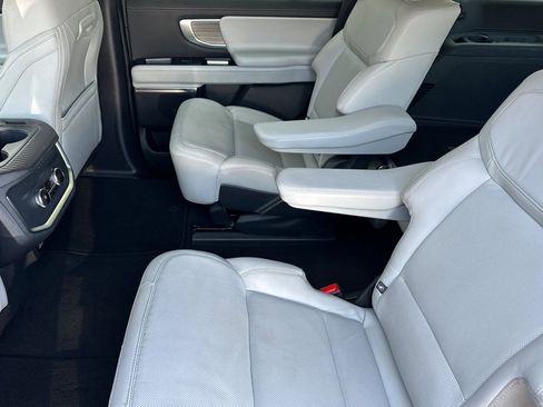 Certified 2025 Ford Expedition Platinum AWD/4WD image 11