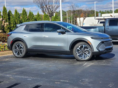 New 2026 Chevrolet Equinox EV LT image 3