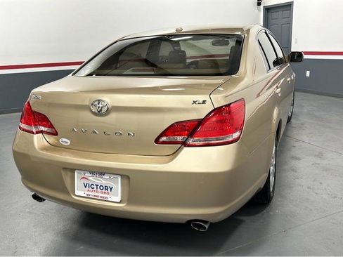 Used 2010 Toyota Avalon FWD image 5