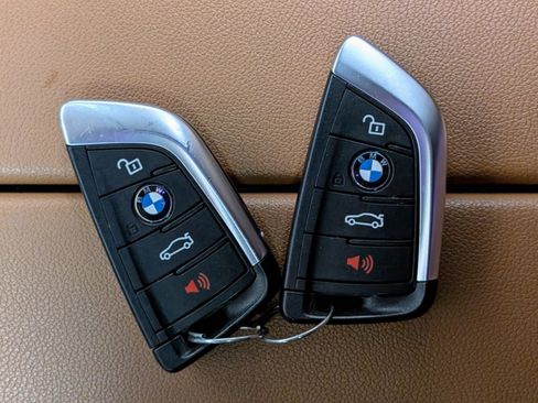 Used 2023 BMW 530e 530e w/ Convenience Package image 40