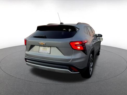 Used 2025 Chevrolet Trax LT image 14