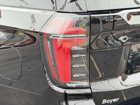 Used 2025 Chevrolet Suburban LS image 11