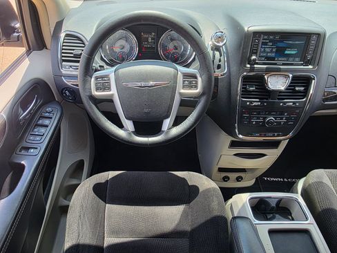 Used 2015 Chrysler Town & Country Touring w/ Driver Convenience Group FWD image 13