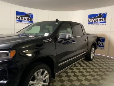 Used 2025 Chevrolet Silverado 1500 High Country AWD/4WD image 6