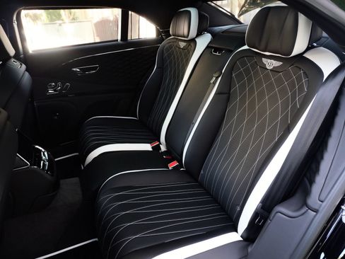 Used 2022 Bentley Flying Spur Plug-In Hybrid AWD/4WD image 27