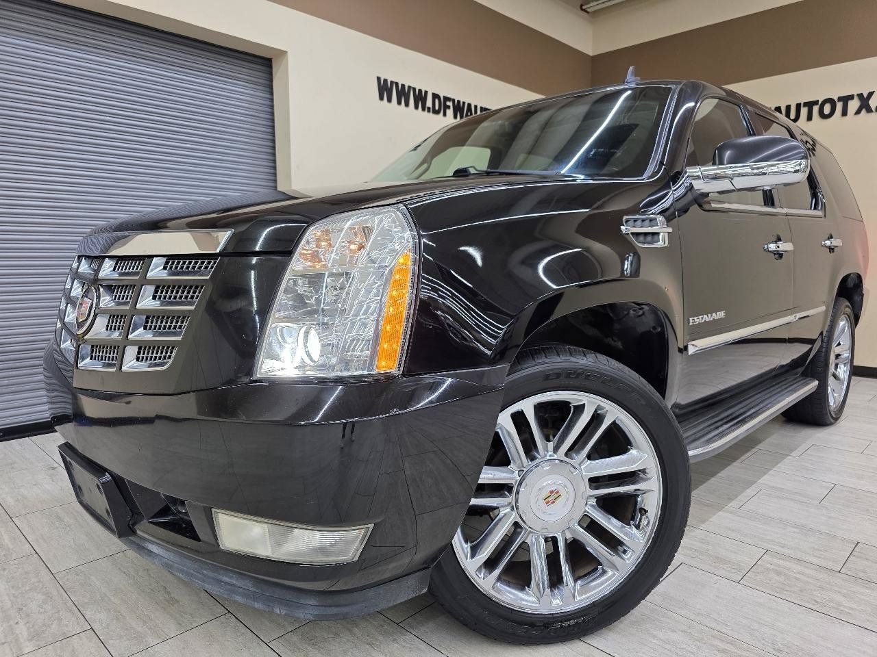 Used 2012 Cadillac Escalade Luxury RWD image 1