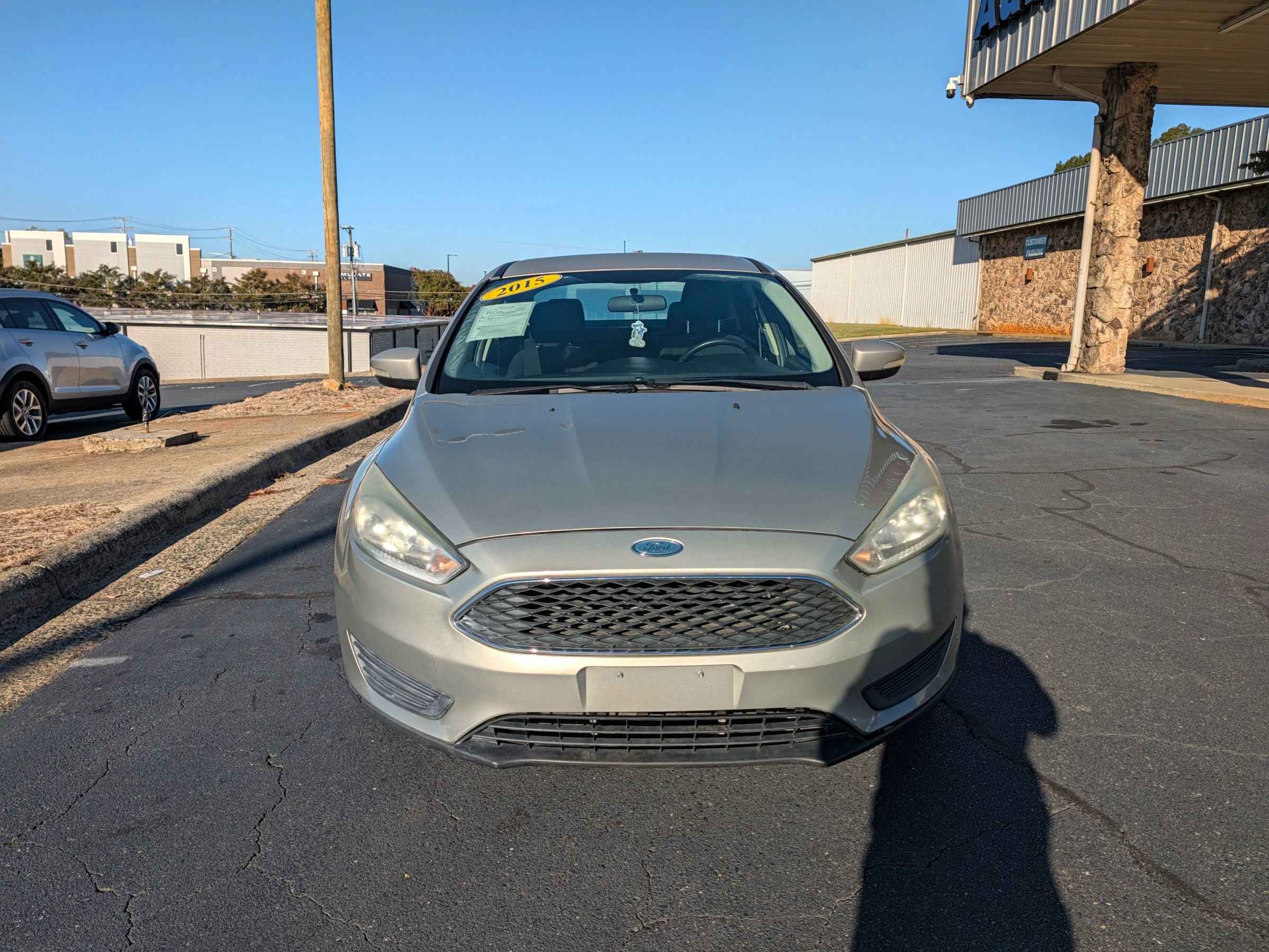 Used 2015 Ford Focus SE w/ SE Cold Weather Package FWD image 2