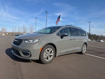 Used 2023 Chrysler Pacifica Limited