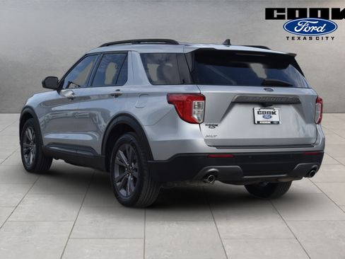 Used 2023 Ford Explorer XLT w/ Equipment Group 202A RWD image 4