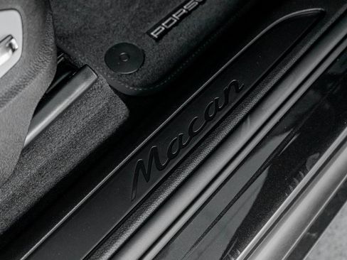 Certified 2025 Porsche Macan image 15