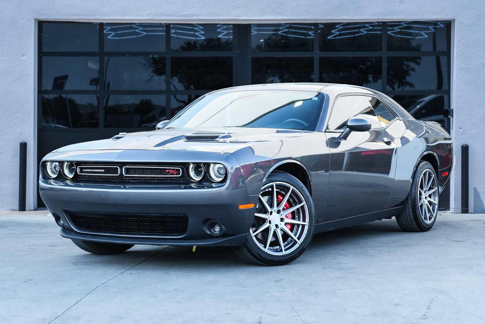 Used 2016 Dodge Challenger R/T w/ Driver Convenience Group RWD image 1