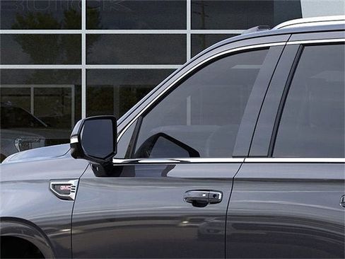 New 2026 GMC Yukon Denali w/ Sun & Power Step Package image 12