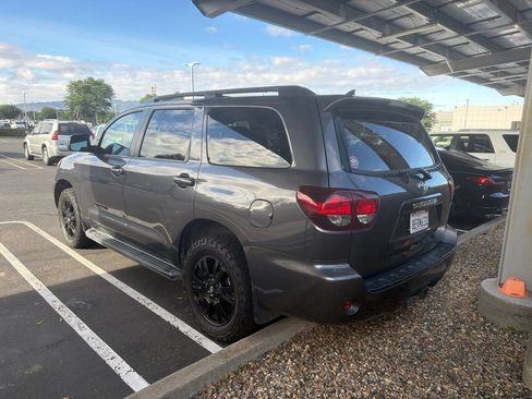 Used 2018 Toyota Sequoia TRD Sport AWD/4WD image 4