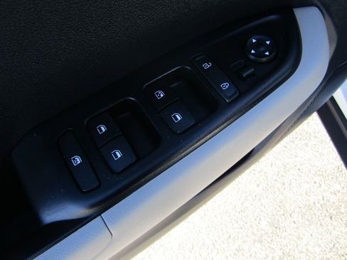 Used 2021 Hyundai Venue SEL image 12