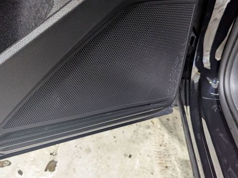 Used 2024 Volkswagen Tiguan SE R-Line image 18