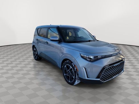 Used 2024 Kia Soul EX image 2