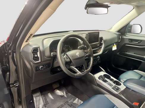 Used 2024 Ford Bronco Sport Outer Banks w/ Tech Package AWD/4WD image 9