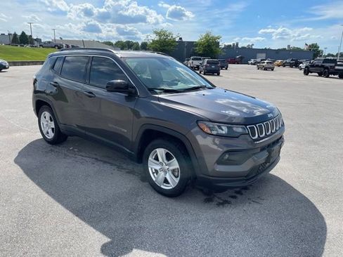 Used 2022 Jeep Compass Latitude w/ Convenience Group FWD image 1