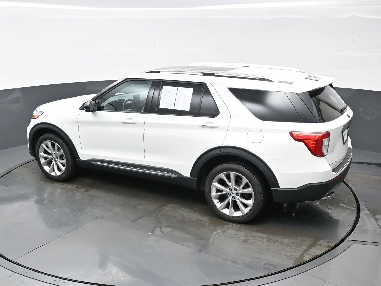 Used 2023 Ford Explorer Platinum w/ Technology Package AWD/4WD image 38