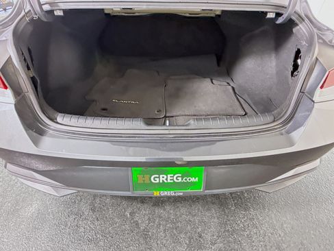 Used 2022 Hyundai Elantra SE FWD image 34