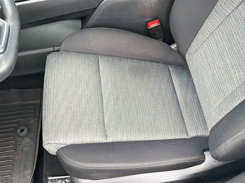 Used 2021 Nissan Rogue SV image 18