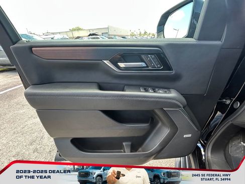 Used 2025 GMC Yukon XL Denali AWD/4WD image 25