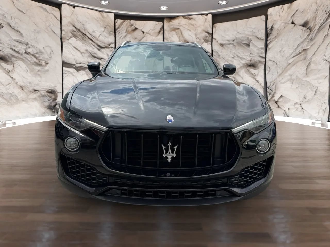 Used 2017 Maserati Levante S AWD/4WD image 3