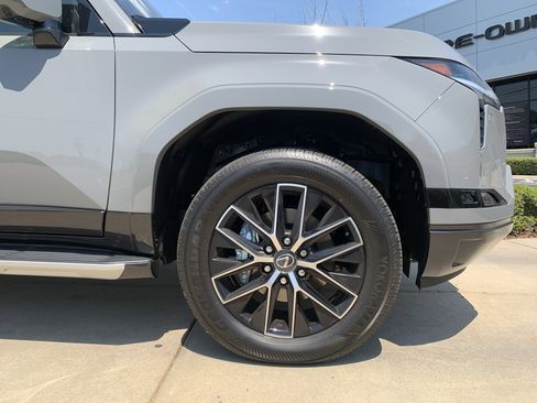 Certified 2026 Lexus GX 550 AWD/4WD image 13