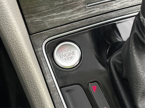 Used 2018 Volkswagen Passat 2.0T SE w/ SE Lighting Package image 39